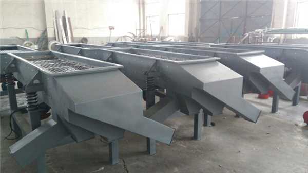 山東某淀粉廠家定制的配套振動篩篩分輸送系統，使用效果良好！