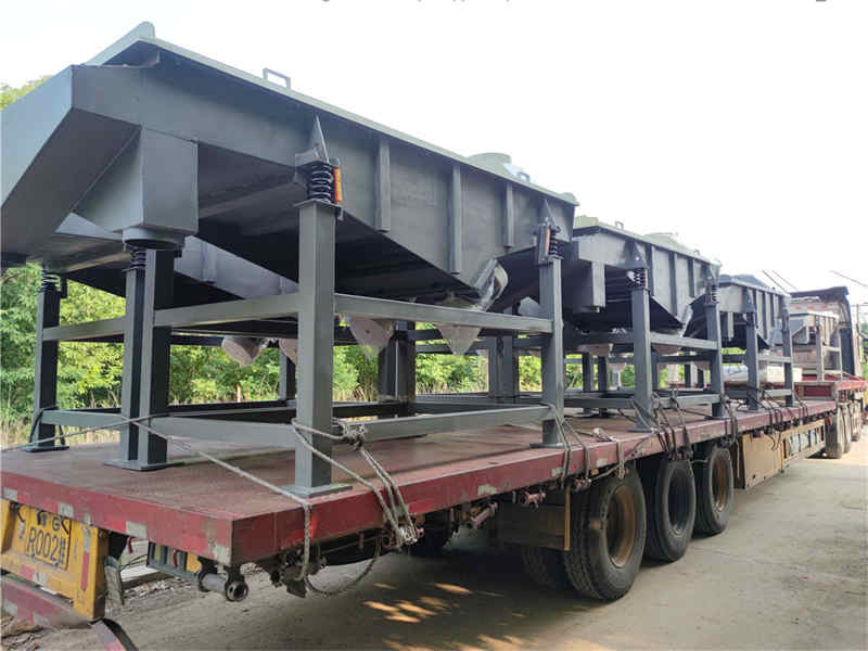 浙江客戶七臺(tái)1030兩層直線篩準(zhǔn)備發(fā)貨,雙電機(jī)雙拉撐,用料厚實(shí),經(jīng)久耐用,感謝浙江老朋友信任與支持