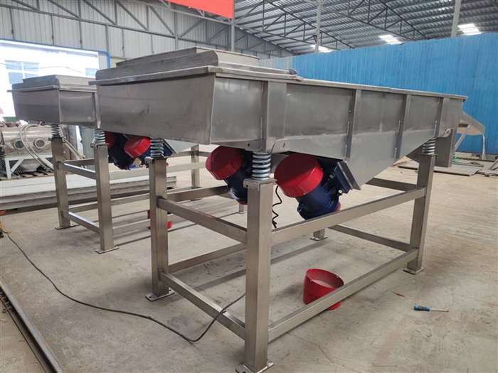 兩臺不銹鋼1230直線振動篩準備發貨