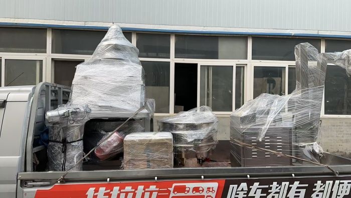 真空上料機、無塵投料站、旋振篩發(fā)貨