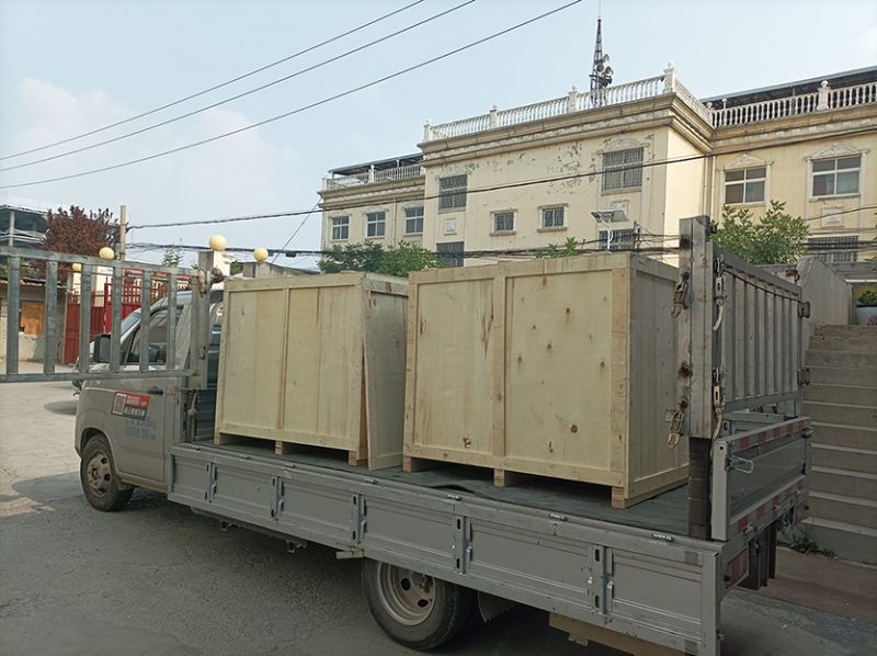 2臺出口旋振篩發貨