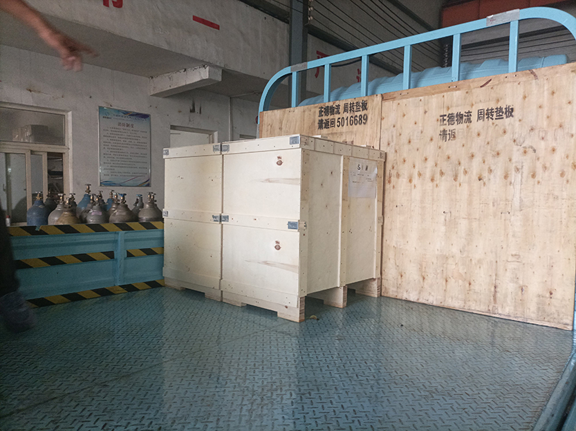 兩臺出口拍擊篩發貨