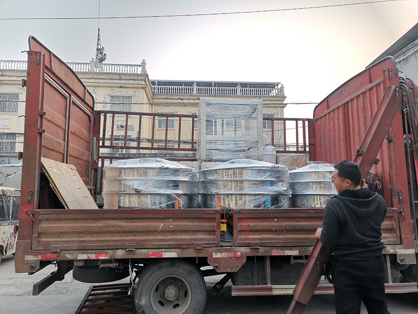 客戶定制三臺旋振篩加架子發貨