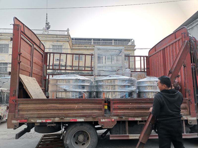 客戶定制三臺旋振篩加架子發貨